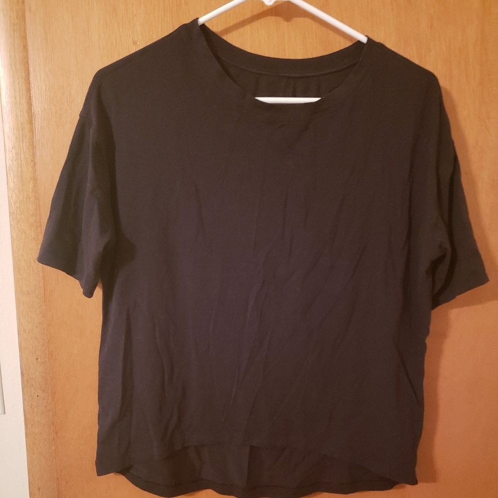 SOLD Lululemon crop tee